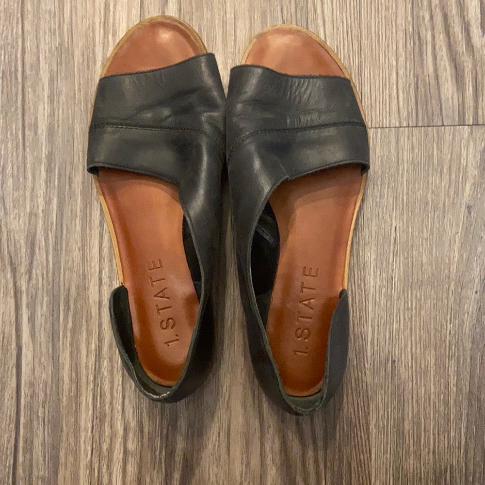 1 State black sandals